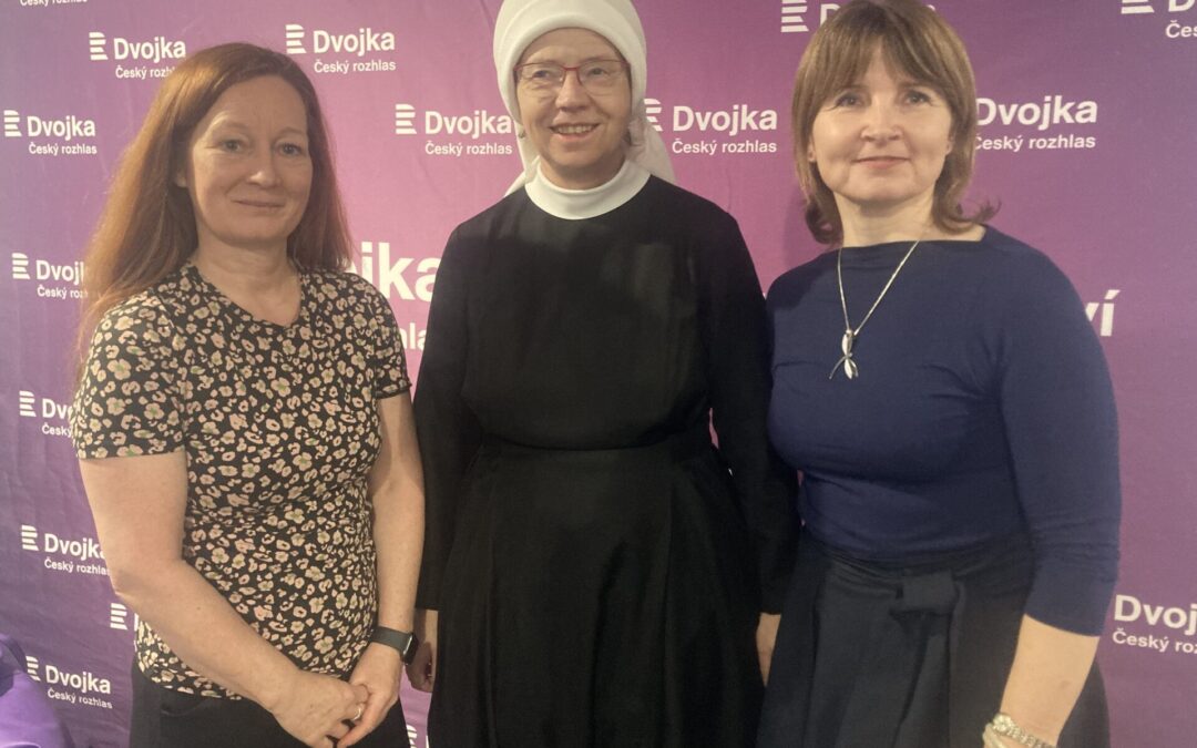 Rozhovor se sestrou Angelikou pro pořad Českého rozhlasu Dvojka „Jak to vidí…“